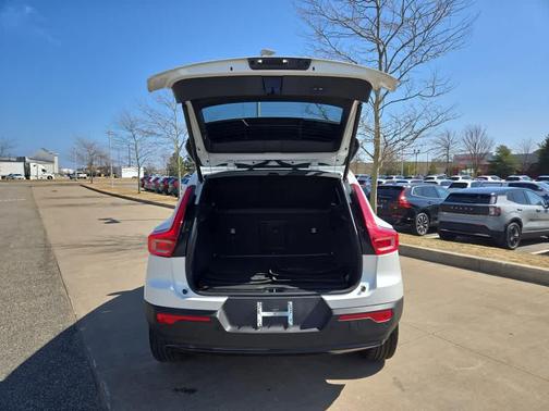 2026 Volvo XC40 B5 Plus