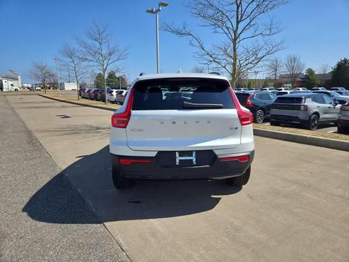 2026 Volvo XC40 B5 Plus