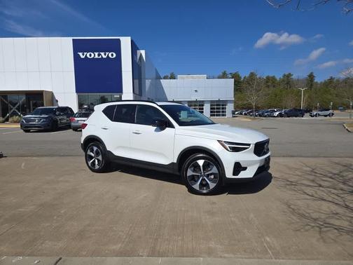 2026 Volvo XC40 B5 Plus