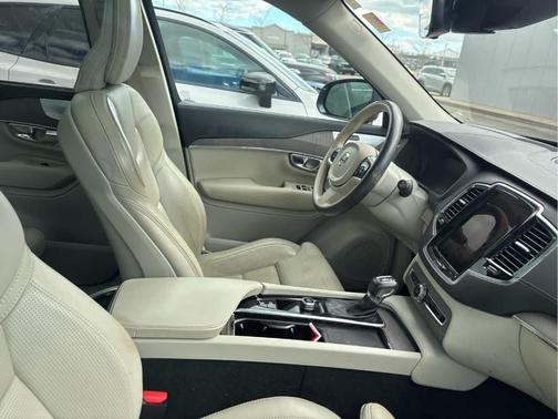 2022 Volvo XC90 T6 Inscription 6 Passenger