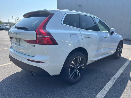 2021 Volvo XC60 T5 Momentum