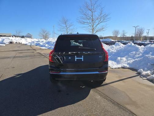 2025 Volvo XC90 B6 Plus 7-Seater