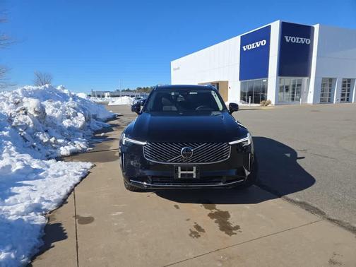 2025 Volvo XC90 B6 Plus 7-Seater