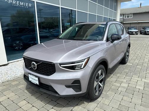 Silver 2026 Volvo XC40 B5 Core