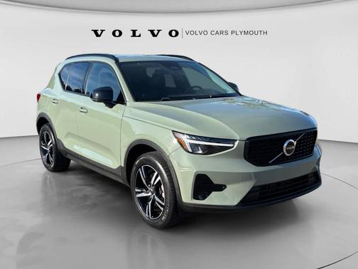 Sage Green Metallic 2024 Volvo XC40 CORE THEME