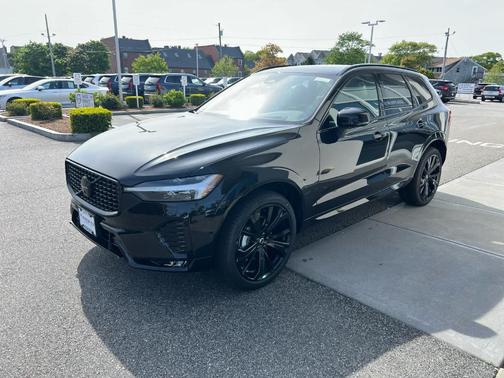 2025 Volvo XC60 B5 Ultra Black Edition