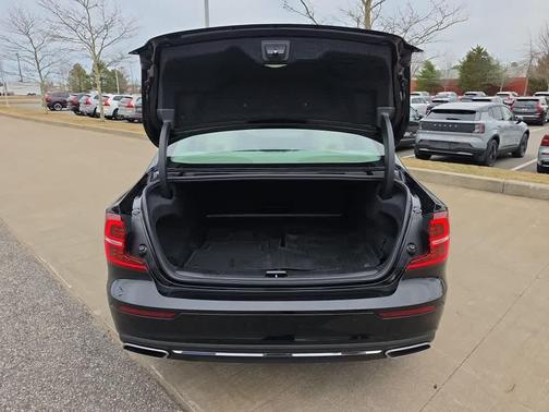 Black Stone 2022 Volvo S60 B5 Inscription