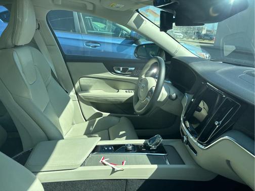 2022 Volvo S60 B5 Inscription