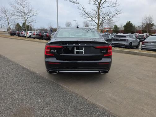 Black Stone 2022 Volvo S60 B5 Inscription