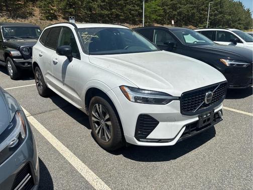 Crystal White Metallic 2024 Volvo XC60 B5 Core Dark Theme
