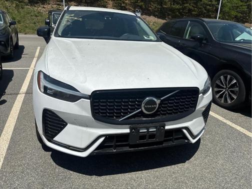 Crystal White Metallic 2024 Volvo XC60 B5 Core Dark Theme