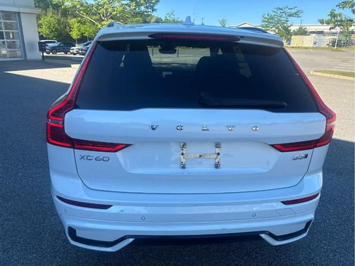 Crystal White Metallic 2024 Volvo XC60 B5 Core Dark Theme