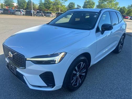 Crystal White Metallic 2024 Volvo XC60 B5 Core Dark Theme