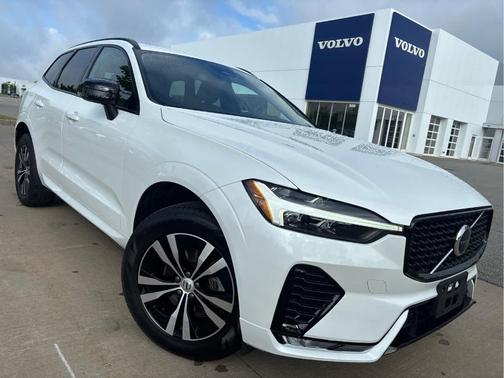 Crystal White Metallic 2024 Volvo XC60 B5 Core Dark Theme