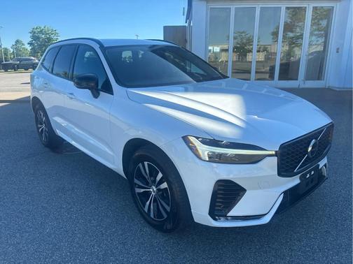 Crystal White Metallic 2024 Volvo XC60 B5 Core Dark Theme