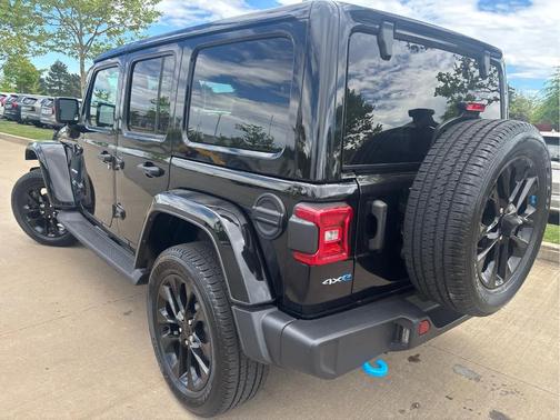 Black Clearcoat 2022 Jeep Wrangler Unlimited 4xe Sahara