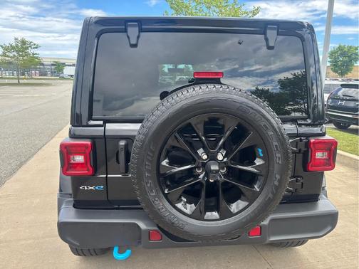 Black Clearcoat 2022 Jeep Wrangler Unlimited 4xe Sahara