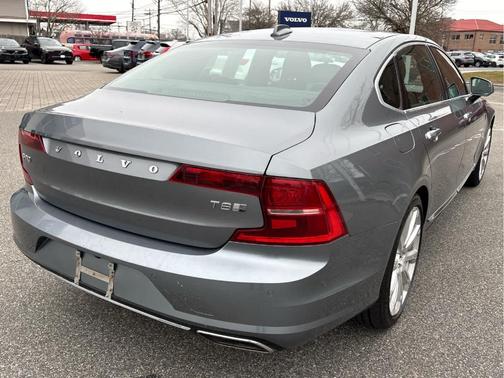 2018 Volvo S90 Recharge Plug-In Hybrid T8 Inscription