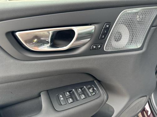 Mulberry Metallic 2026 Volvo XC60 B5 Ultra