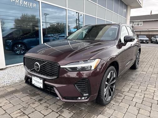 Mulberry Metallic 2026 Volvo XC60 B5 Ultra