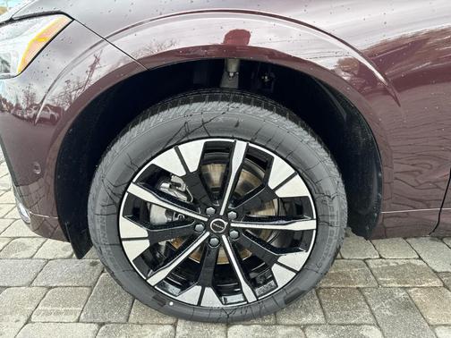 Mulberry Metallic 2026 Volvo XC60 B5 Ultra