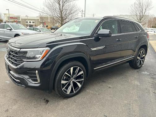 Deep Black Pearl Effect 2024 Volkswagen Atlas Cross Sport 2.0T SEL Premium R-Line
