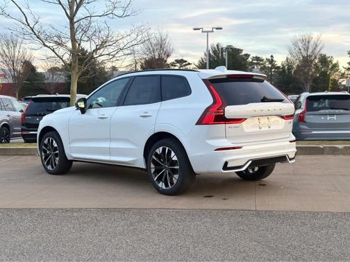 2026 Volvo XC60 B5 Plus