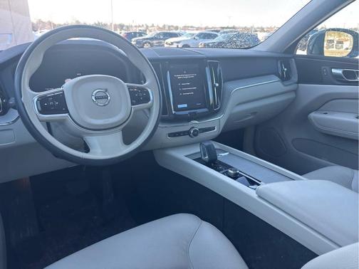 2023 Volvo XC60 B5 Plus Bright Theme