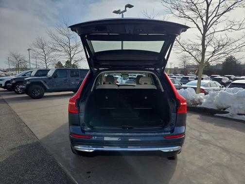 2023 Volvo XC60 B5 Plus Bright Theme