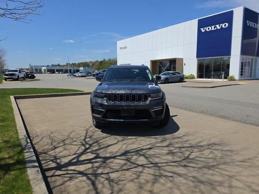Metallic 2023 Jeep Grand Cherokee 4xe Base