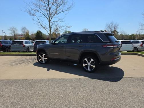 Metallic 2023 Jeep Grand Cherokee 4xe Base