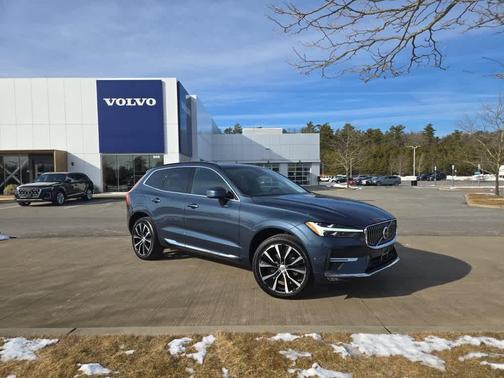 2023 Volvo XC60 B5 Plus Dark Theme
