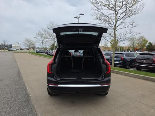 Onyx Black Metallic 2025 Volvo XC90 PLUS
