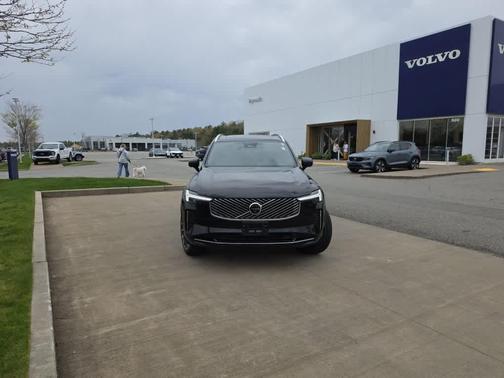 Onyx Black Metallic 2025 Volvo XC90 PLUS