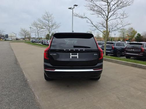 Onyx Black Metallic 2025 Volvo XC90 PLUS