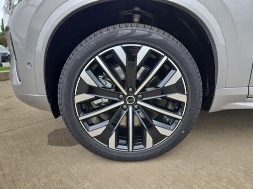 2025 Volvo XC90 Plug-In Hybrid T8 Plus 6-Seater