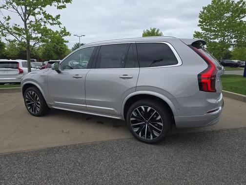 2025 Volvo XC90 Plug-In Hybrid T8 Plus 6-Seater
