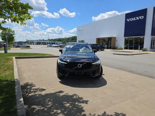 Black 2024 Volvo XC60 B5 Plus Dark Theme