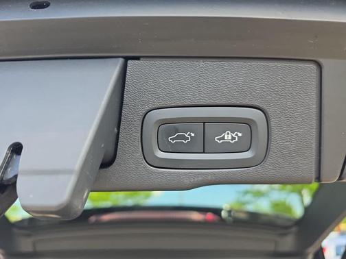 Black 2024 Volvo XC60 B5 Plus Dark Theme