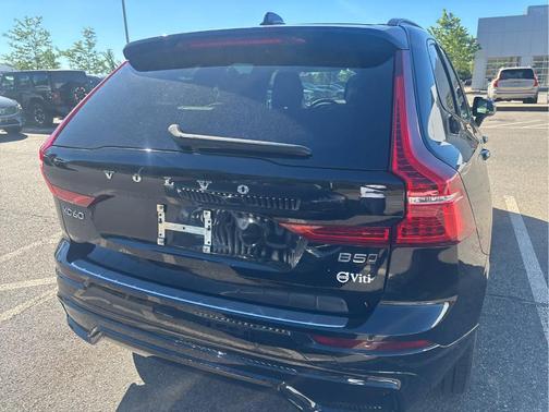 Black 2024 Volvo XC60 B5 Plus Dark Theme