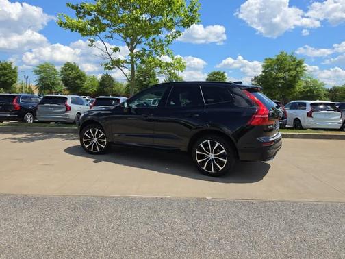 Black 2024 Volvo XC60 B5 Plus Dark Theme