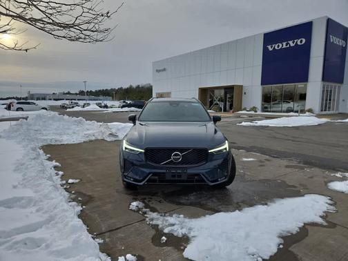 2026 Volvo XC60 B5 Plus