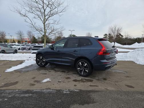 2026 Volvo XC60 B5 Plus