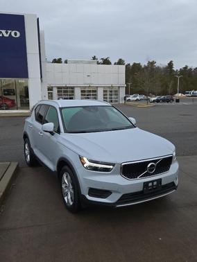 2020 Volvo XC40 T5 Momentum