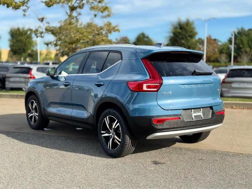 2025 Volvo XC40 B5 Core Bright Theme