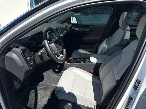 Crystal White Pearl 2026 Volvo EX40 Single Motor Extended Range Plus