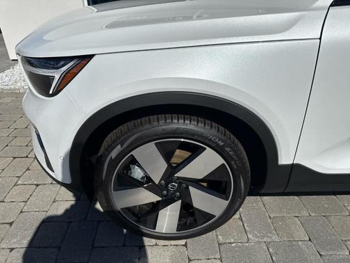 Crystal White Pearl 2026 Volvo EX40 Single Motor Extended Range Plus