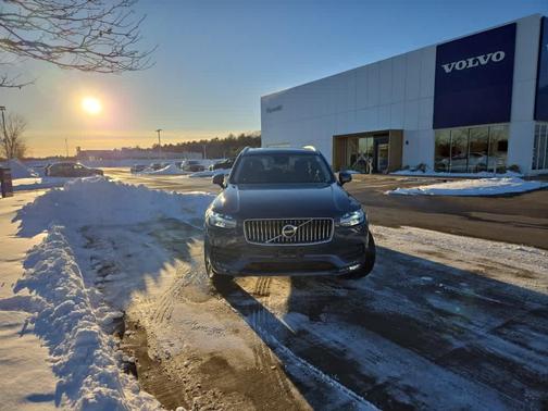 2023 Volvo XC90 B5 Core