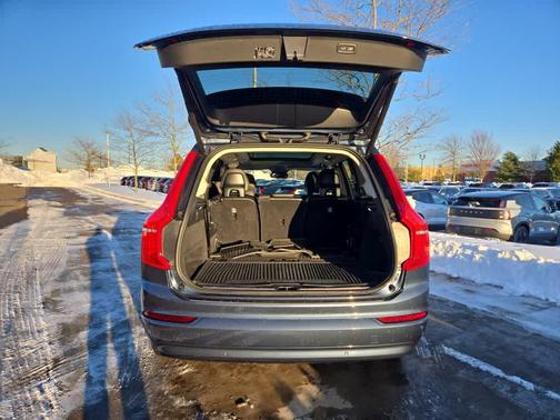 2023 Volvo XC90 B5 Core