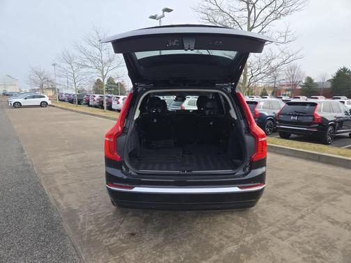 2025 Volvo XC90 B5 Core